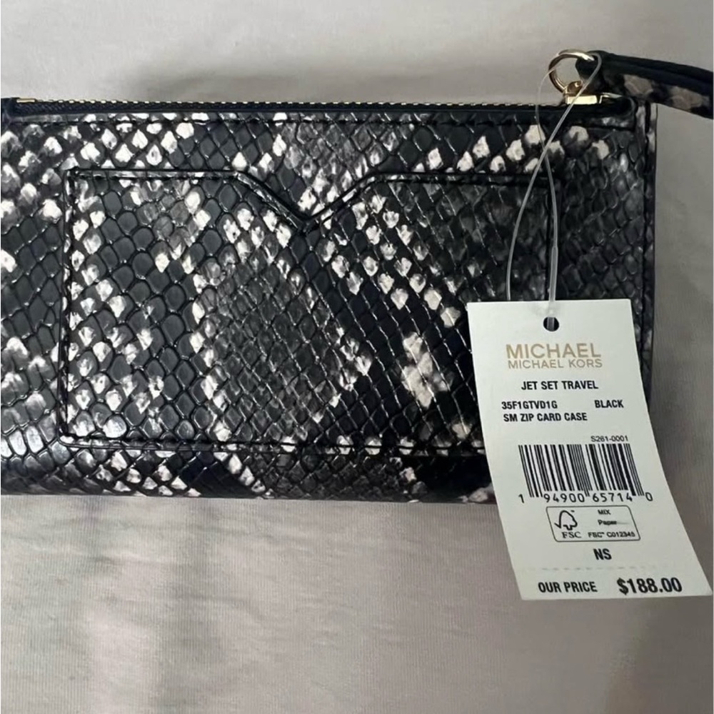 Brand new with tags Michael Kors wallet. - Picture 2 of 4